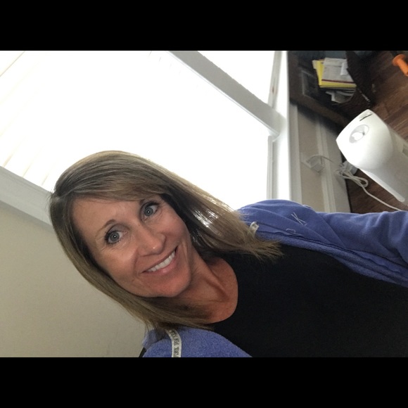 Meet your Posher, Kelli - Picture 1 of 1